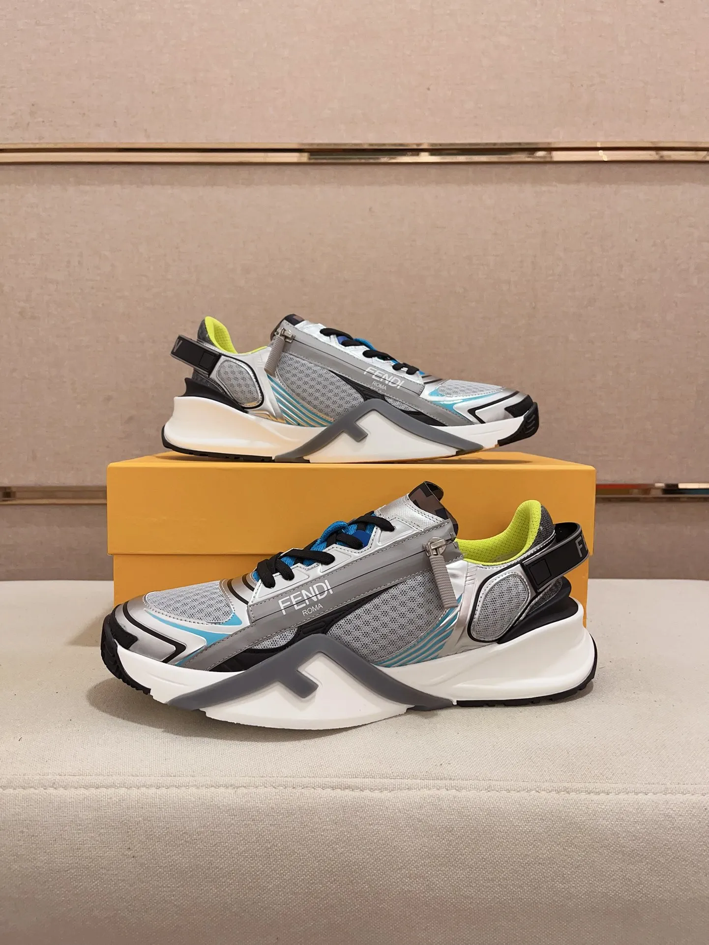 Men's shoes💰: 540💰(Higher version) [Fendi] Fendi's latest casual shoes for men! Available at counters simultaneously! A one-to-one replica of the original. Made entirely of imported top-grain calfskin, the interior is made of top-grain water-dyed cowhide, and the original factory-supplied rubber outsole. Leading new fashion concepts. Matching code: 38-44. 45 can be customized and non-returnable!